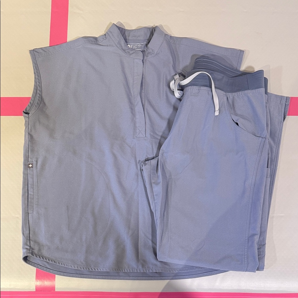 Figs vapor blue scrub set
